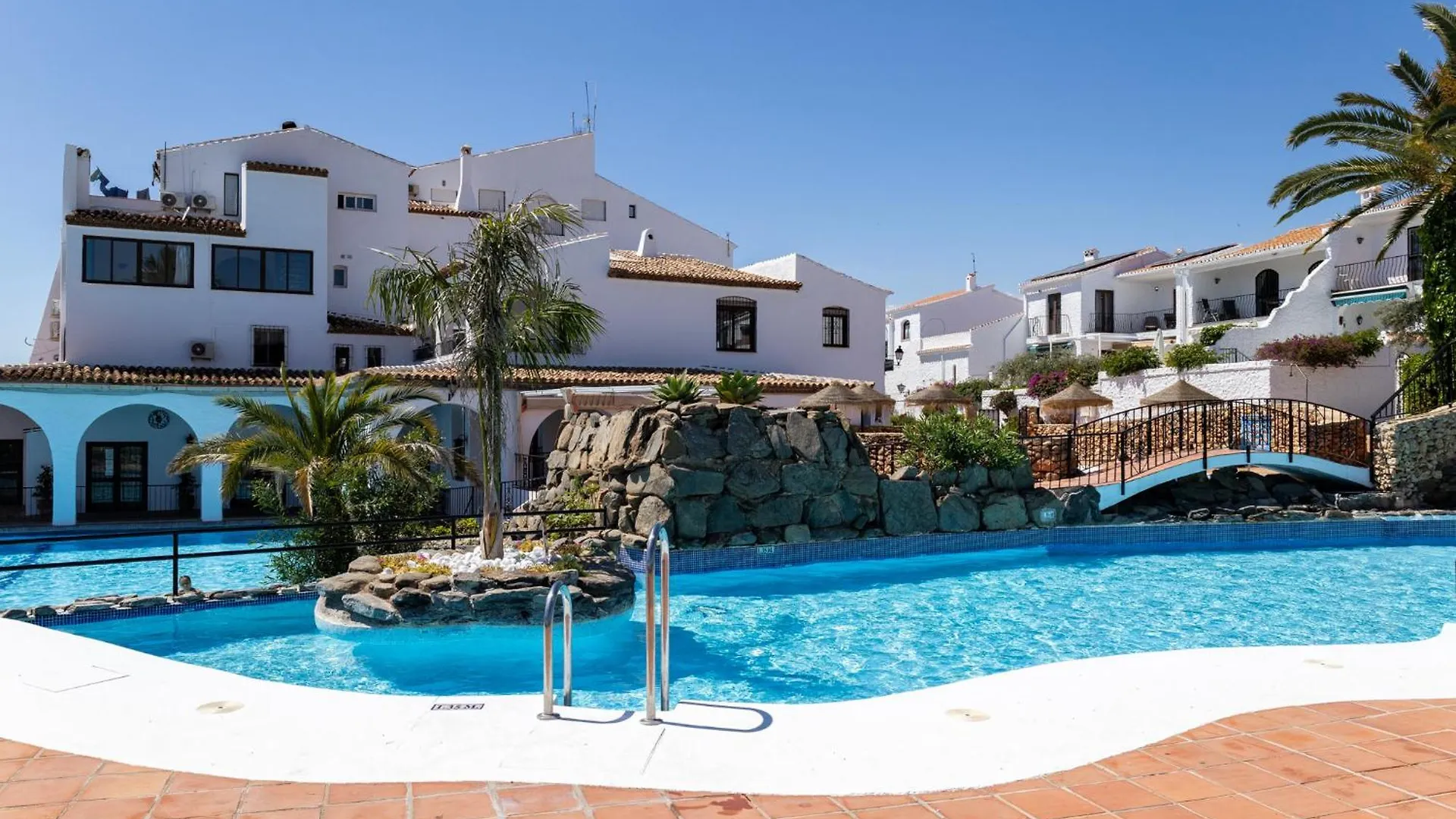 Capistrano Village B, 1 Bedroom + Free Wi-Fi Nerja